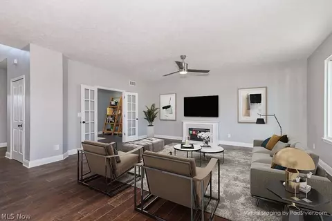 Living - 548 William St, Lagrange, OH 44050 photo 2 of 7