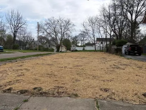 777 Ruth Ave, Akron, OH 44307