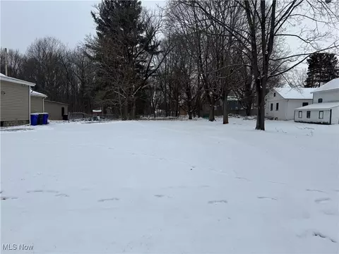 541 Day St, Ravenna, OH 44266