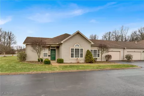 24 Hunters Woods Blvd #D, Canfield, OH 44406