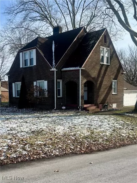 631 Coitsville Rd, Campbell, OH 44405