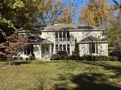 1353 Lake Martin Dr, Kent, OH 44240