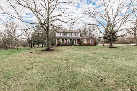 16860 Snyder Rd, Chagrin Falls, OH 44023