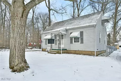 1722 Bradford St NW, Warren, OH 44485