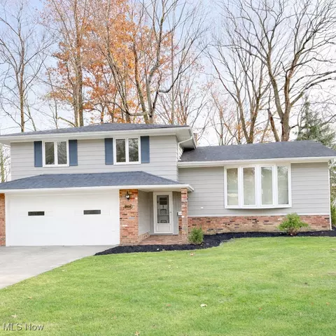 5024 Dorset Dr, Brooklyn Heights, OH 44131