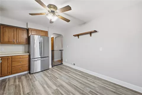 Entry Way - 536 Creed St, Struthers, OH 44471 photo 1 of 2