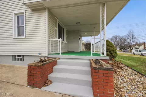 Exterior - 536 Creed St, Struthers, OH 44471 photo 4 of 6