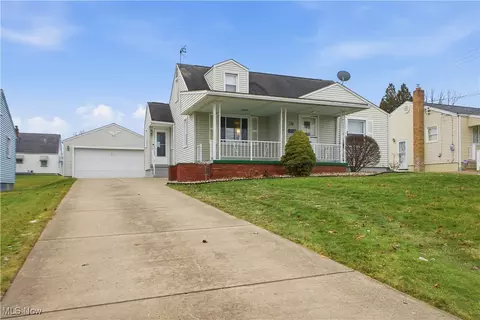 Exterior - 536 Creed St, Struthers, OH 44471 photo 2 of 6