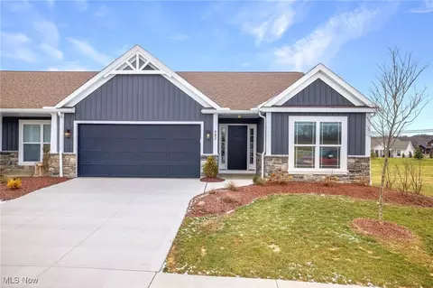 482 Meadow Trl SW, Hartville, OH 44632