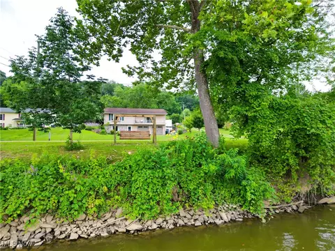 4145 Old River Rd, Philo, OH 43771