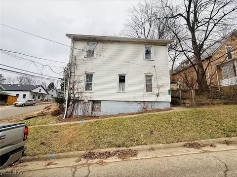 188 W Clinton St, Millersburg, OH 44654