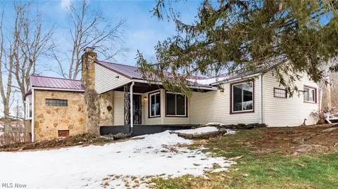 10050 Norwich Dr, Norwich, OH 43767