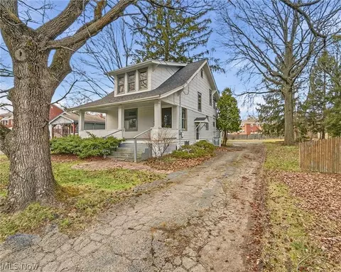 322 Shields Rd, Youngstown, OH 44512