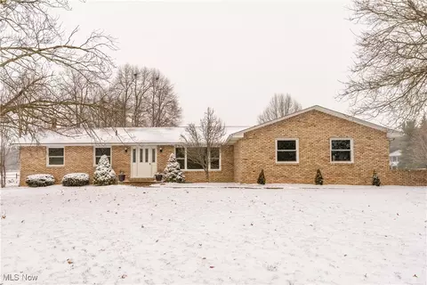 5125 Glenoak Dr NE, Louisville, OH 44641