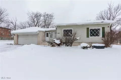 5062 Lee Rd, Maple Heights, OH 44137