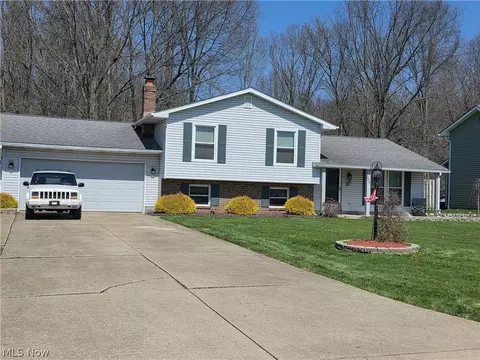 674 Angiline Dr, Youngstown, OH 44512