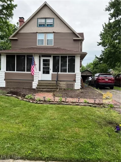 56 3rd Ave, Berea, OH 44017