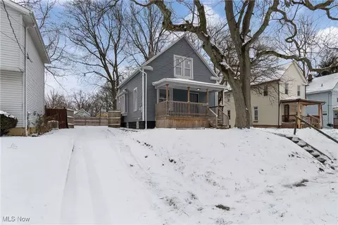 1133 Bellows St, Akron, OH 44301
