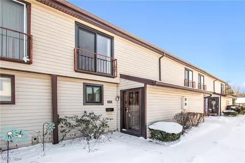 7436 Pine River Ct #C52, Middleburg Heights, OH 44130
