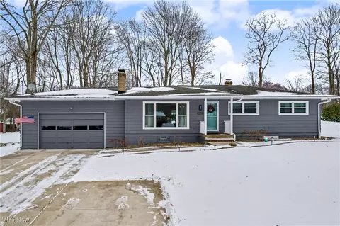 3859 Greenfield Rd, Uniontown, OH 44685