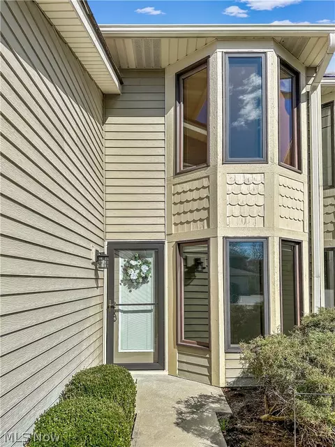 15504 Roxboro Dr, Middleburg Heights, OH 44130