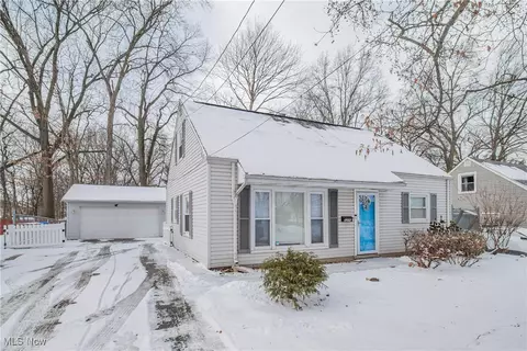 2370 Schubert St, Cuyahoga Falls, OH 44221