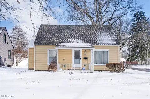 3731 Hopkins Rd, Youngstown, OH 44511