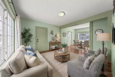 1368 Vane Ave, Akron, OH 44310 photo 3
