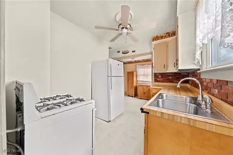 1368 Vane Ave, Akron, OH 44310 photo 12