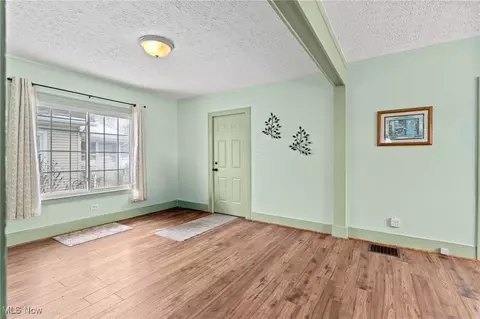 1368 Vane Ave, Akron, OH 44310 photo 2