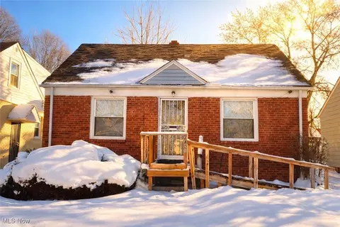 4401 Ingleside Rd, Warrensville Heights, OH 44128