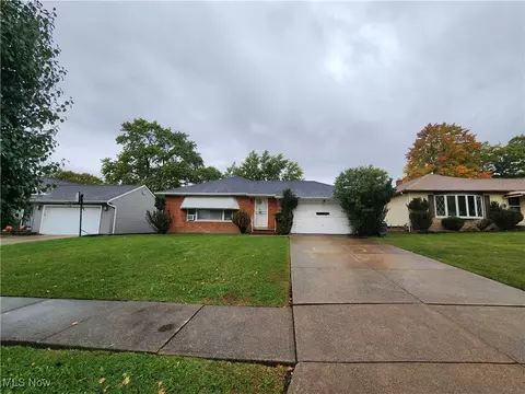 4494 E Frontenac Dr, Warrensville Heights, OH 44128