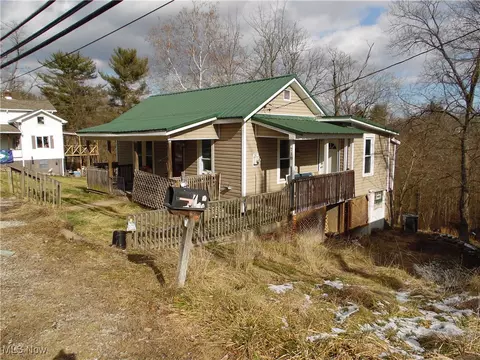 718 Cisler Dr, Marietta, OH 45750
