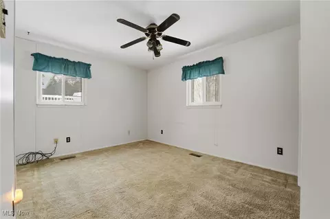 Bedroom - 8096 Munson Rd, Mentor, OH 44060 photo 3 of 8