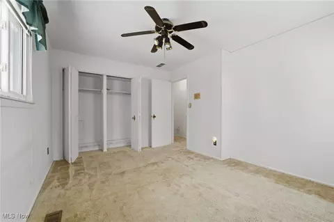 Bedroom - 8096 Munson Rd, Mentor, OH 44060 photo 4 of 8