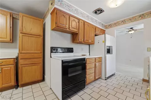 Kitchen - 8096 Munson Rd, Mentor, OH 44060 photo 3 of 3