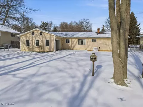 Exterior - 8096 Munson Rd, Mentor, OH 44060 photo 1 of 3