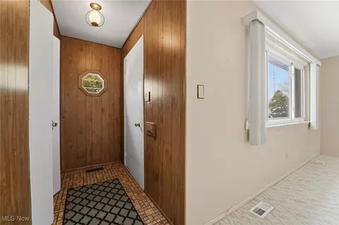 Entry Way - 8096 Munson Rd, Mentor, OH 44060 photo 1 of 2