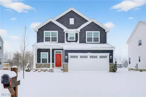 15243 Woodsong Dr, Middlefield, OH 44062