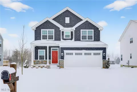 15243 Woodsong Dr, Middlefield, OH 44062