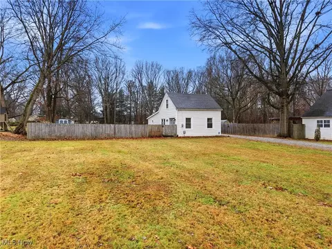 2066 King Dr, Stow, OH 44224