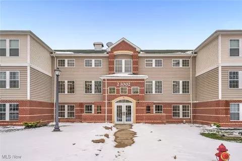 23002 Chandlers Ln #223, Olmsted Falls, OH 44138
