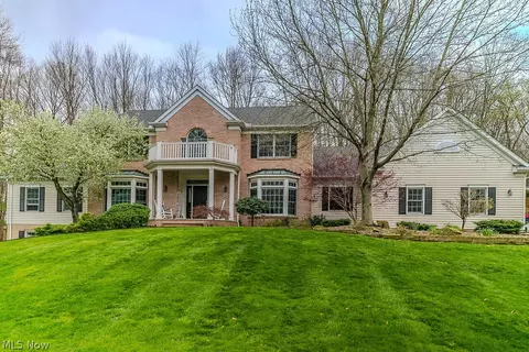 8600 Tamarack Trl, Chagrin Falls, OH 44023
