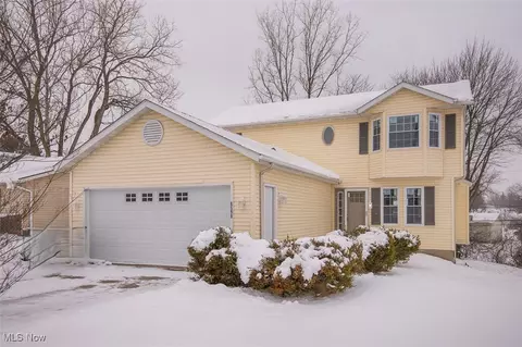 6598 Richmond Rd, Oakwood Village, OH 44146