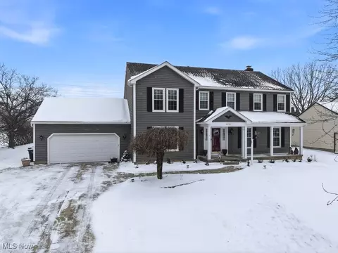 2090 Sand Run Knolls Dr, Akron, OH 44313