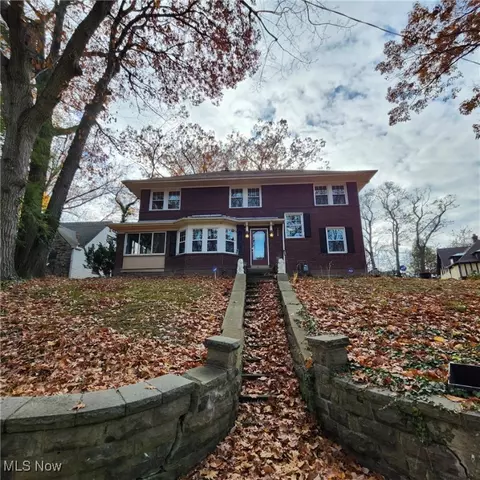 2000 Hanover Dr, East Cleveland, OH 44112
