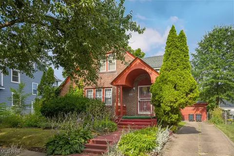 650 S Sunset View Dr, Akron, OH 44320