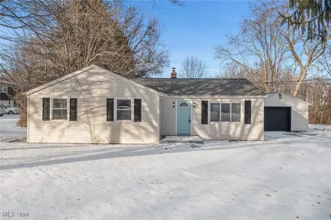 2815 Byron Dr, North Canton, OH 44720