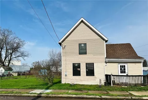 2103 Henry Ave SW, Canton, OH 44706