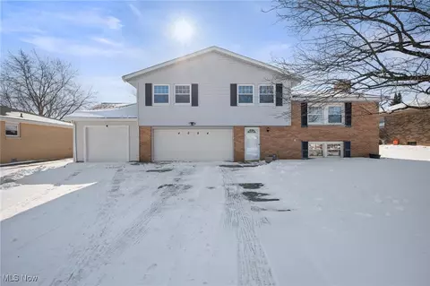 4084 Dennis Ln, Brunswick, OH 44212